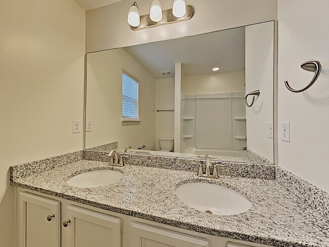 Building Photo - 407 Levon Ct