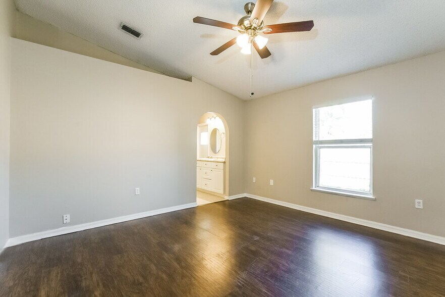 Building Photo - 1505 Sunset View Cir