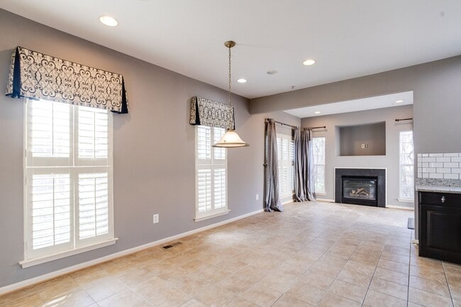 Building Photo - 1730 Bluffs Island Ct