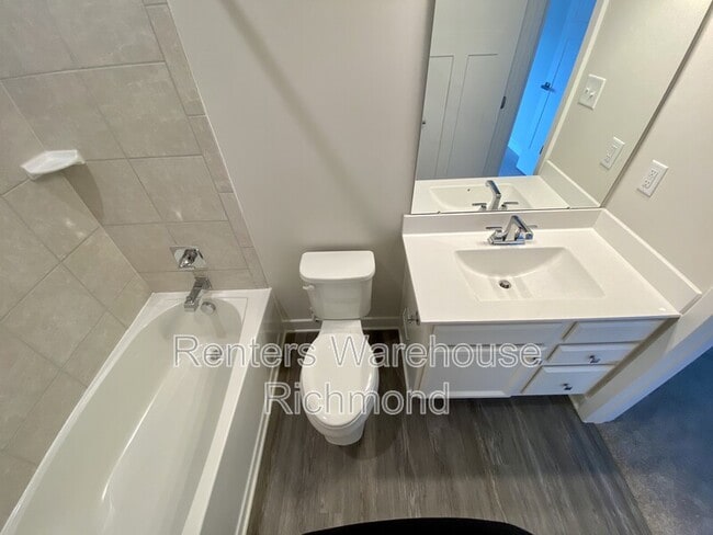 Building Photo - 4701 Mnr Xing Pl.