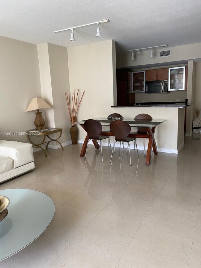 Building Photo - 2775 NE 187th St