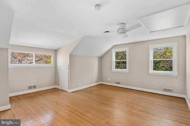 Building Photo - 5523 Uppingham St