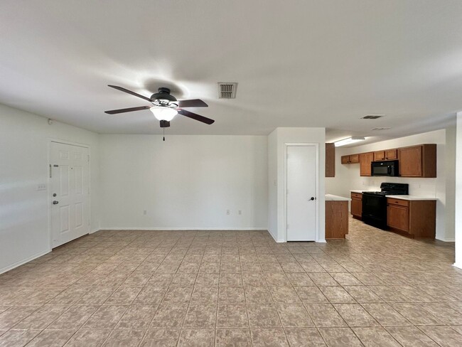 Building Photo - 3 Bedroom 2 Bath Rental in Whitehouse ISD!...