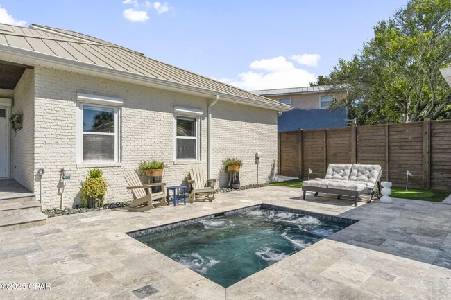 Building Photo - 407 Petrel St