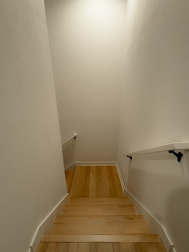 Building Photo - 1204 SW Franklin Dr