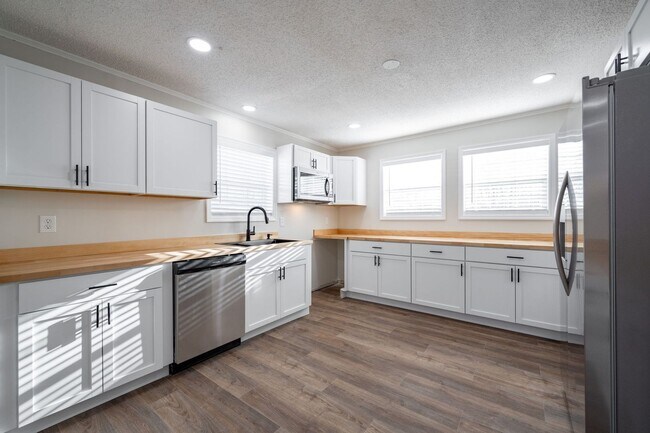 Building Photo - 640 Mission Ridge Rd