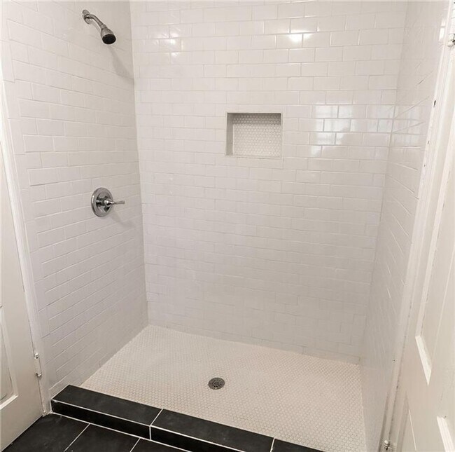 Building Photo - 1918 Robbins Pl