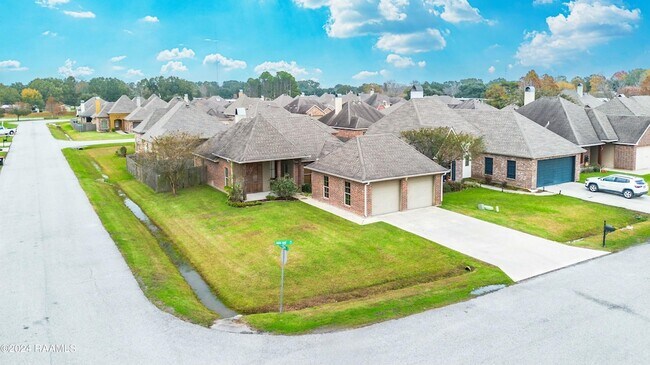 Building Photo - 101 Tara Oak Dr