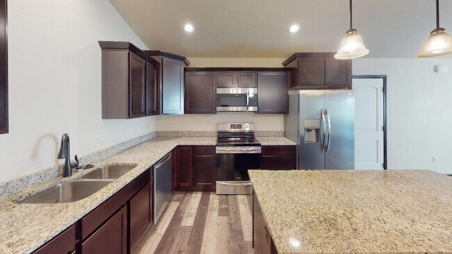 Building Photo - Newer Townhome - Your Modern Haven Awaits at Foxborough!