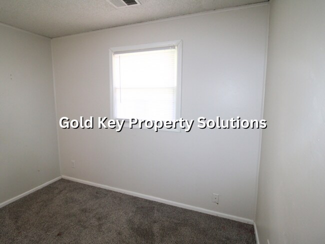 Building Photo - 4 Bed 1.5 Bath Home for Rent! (SECTION 8 APPROVED)