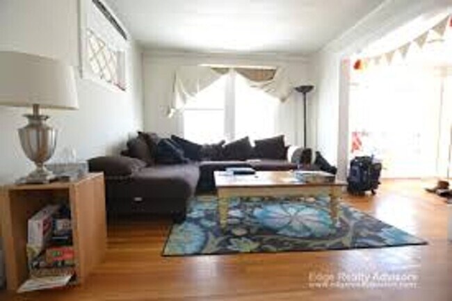 Building Photo - No Brokers Fee, New Kitchen, Laundry on a Site,