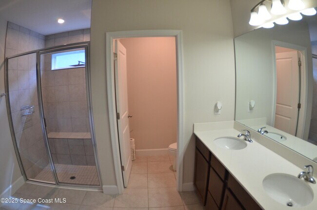 Building Photo - 125 Lavenna Ave