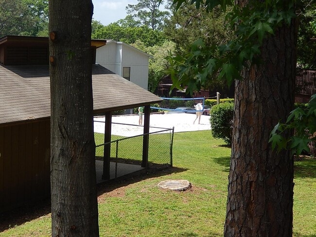 Building Photo - 696 Timberwood Cir E