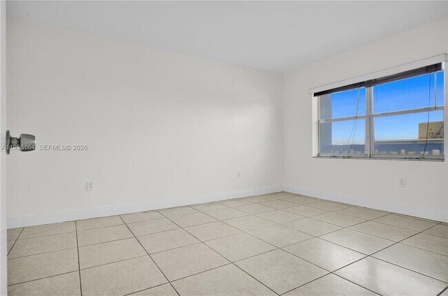 Building Photo - 4141 Nautilus Dr