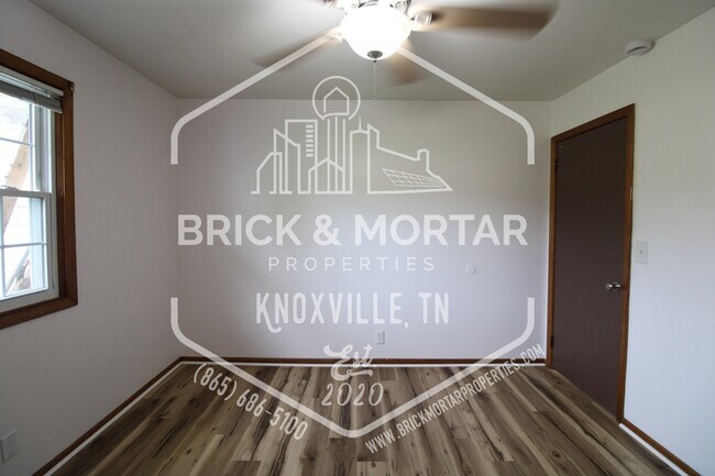Building Photo - 2409 Holbrook Dr