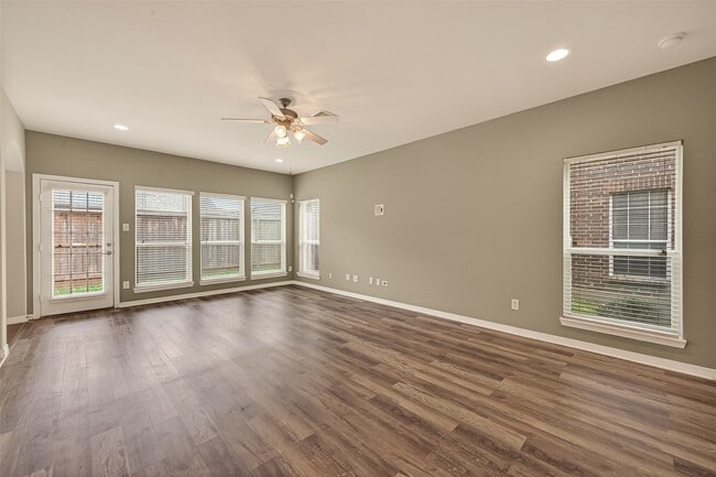 Building Photo - 8908 Clovermist Dr