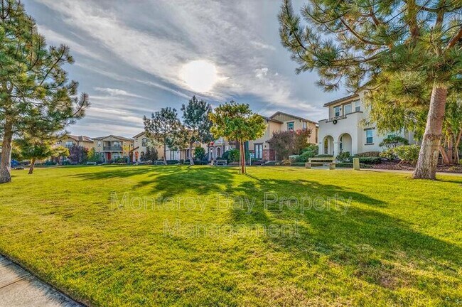 Building Photo - 480 Palisade Dr