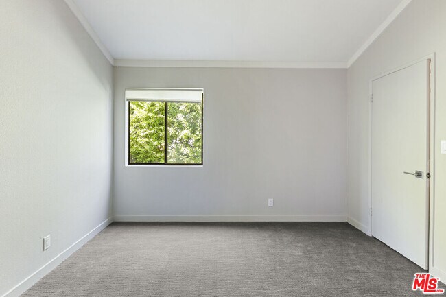 Building Photo - 1044 20th St