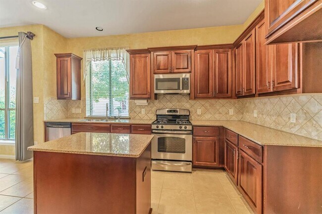 Building Photo - 18419 Willow Oak Bend Dr