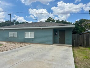Building Photo - Modern 3/2!