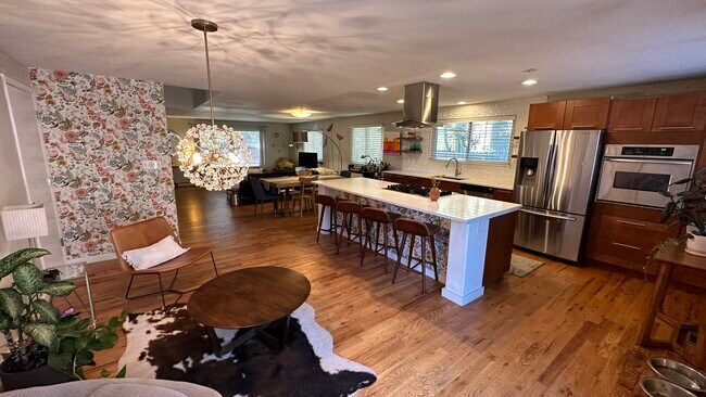 Building Photo - 2871 Loma Pl