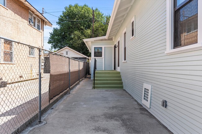 Building Photo - "Spacious 3-Bedroom Home with tons of upgr...