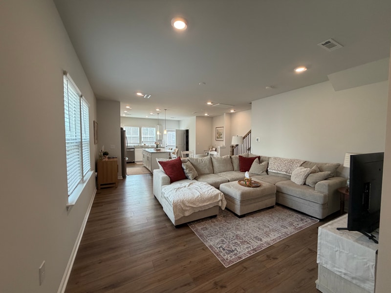 Building Photo - 811 Falls Grove Trl