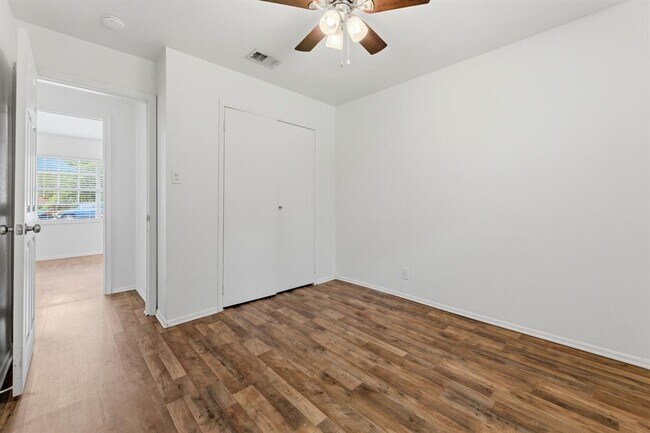 Building Photo - 6601 Stonleigh Pl