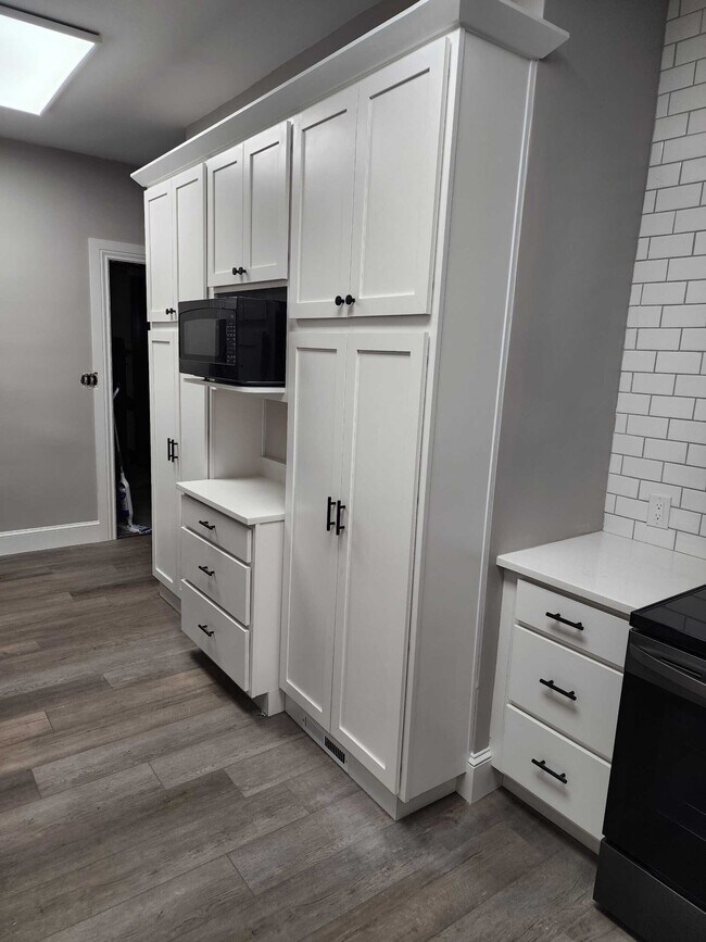 Building Photo - 226 E 16th Ave