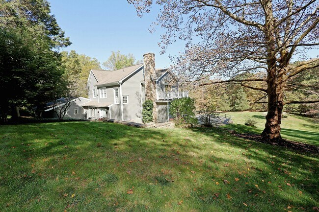 Building Photo - 36-40 Fox Run Rd