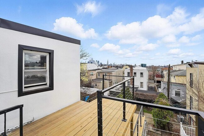 Building Photo - 608 Palisade Ave