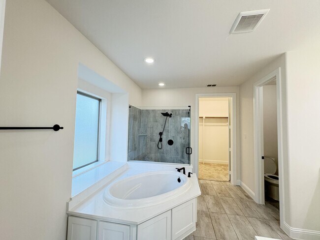 Building Photo - 7952 Ashwood Ln