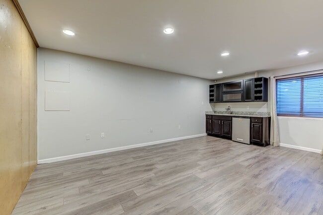 Building Photo - Gorgeous Updated 3 Bed 2.5 Bath Home w/2 C...