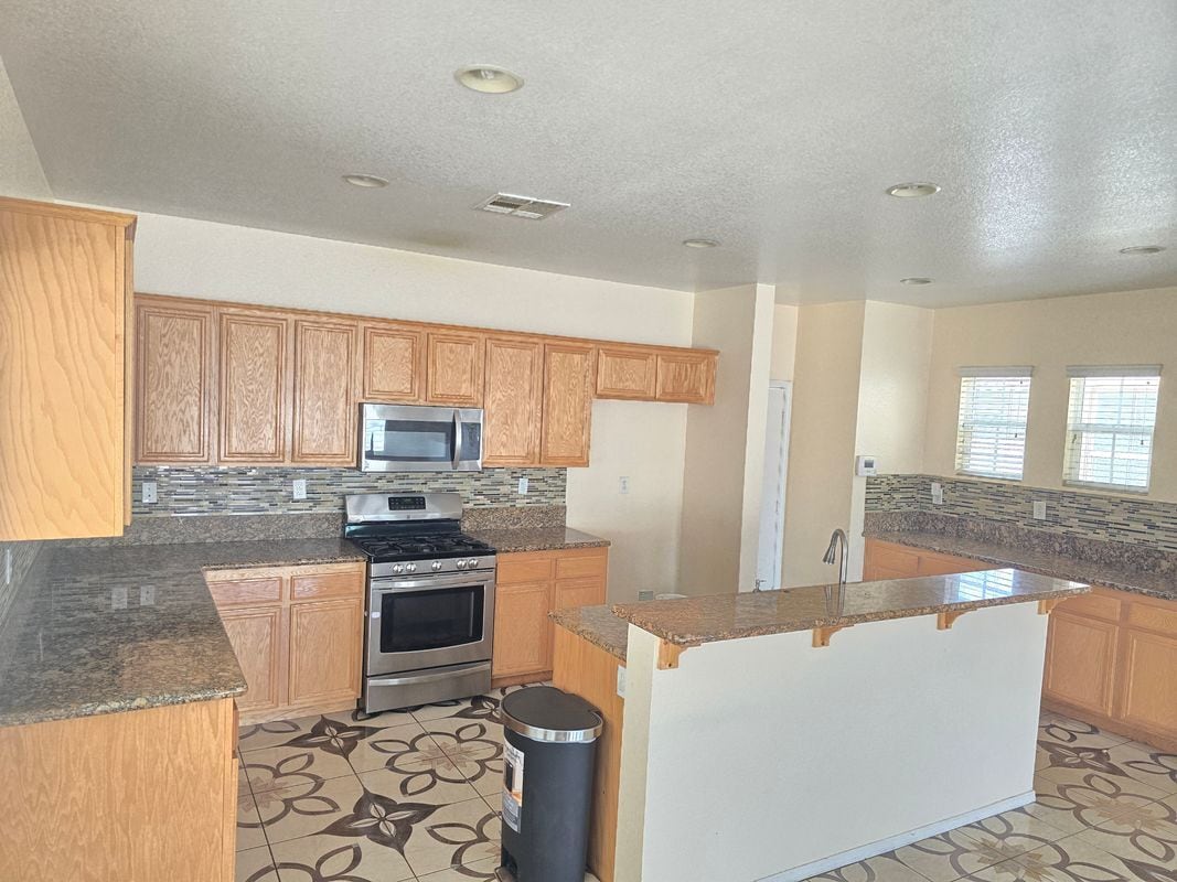 Building Photo - 1482 Peppermint Dr