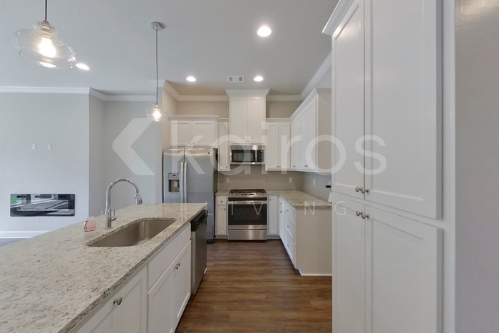 Building Photo - 6405 Roux Dr