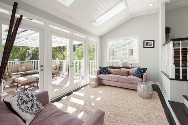 Building Photo - 7120 Pacific View Dr