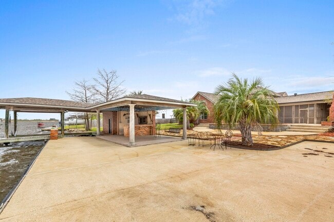 Building Photo - 4329 Edgewater Dr