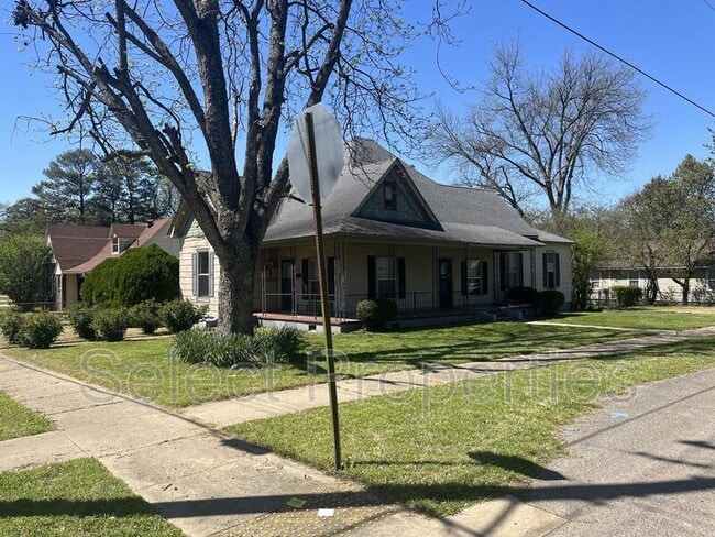 Primary Photo - 904 W Oak Ave