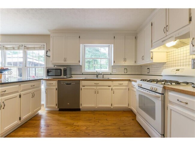 Building Photo - 2807 Forest Wood Dr