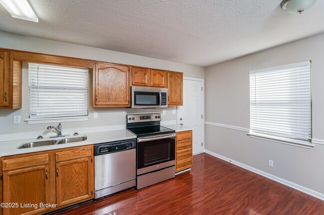 Building Photo - 3815 Hillcross Dr