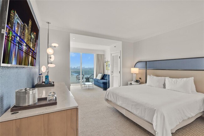 Building Photo - 4401 Collins Ave