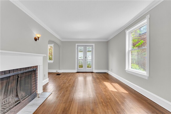 Building Photo - 141 E 206th St