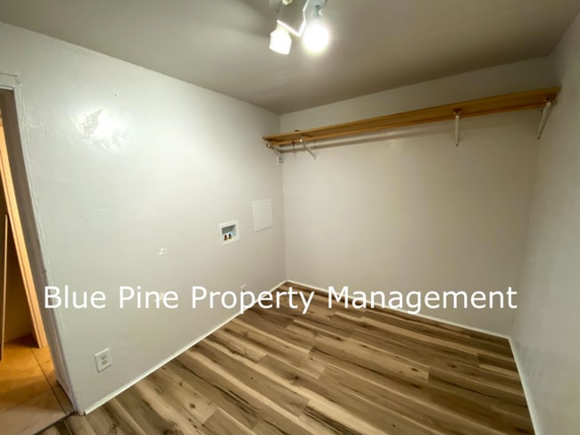 Building Photo - 150 W 2nd S