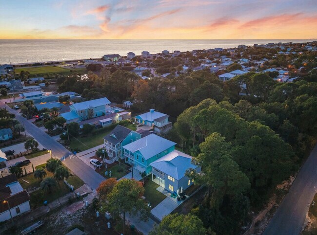 Building Photo - 223 E Lakeshore Dr