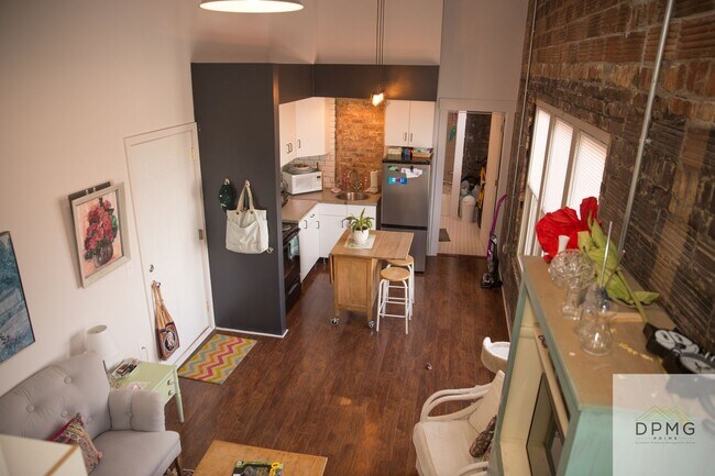 Building Photo - 108 S Hosmer St