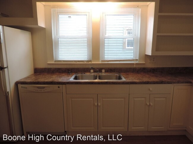 Building Photo - 3 br, 1.5 bath House - 407 Meadowview Drive