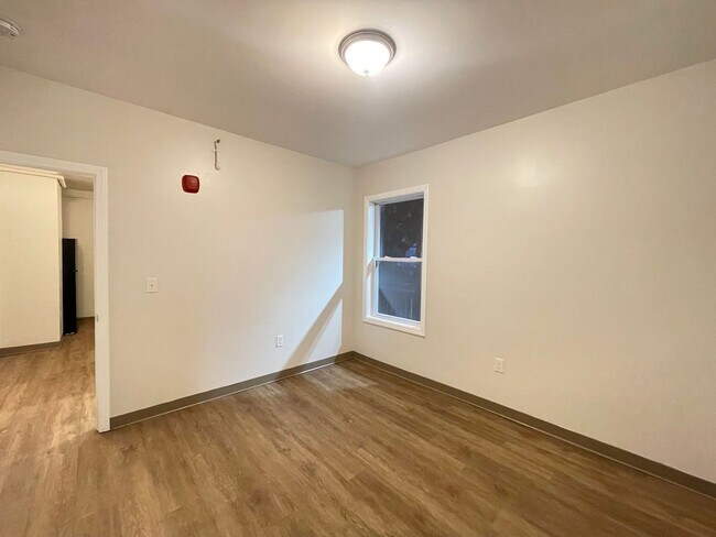 Building Photo - 461 Beech St