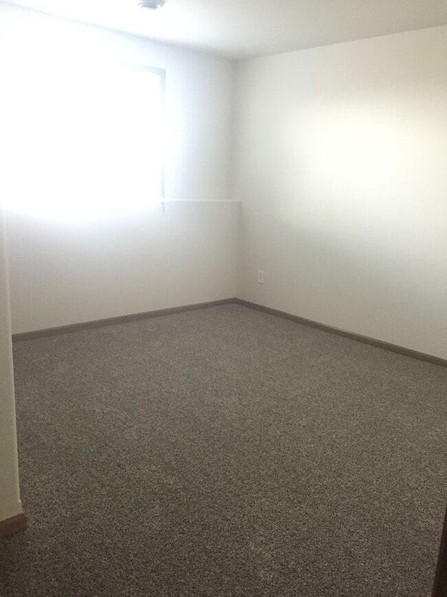 Building Photo - 932 Eaglewood Ave