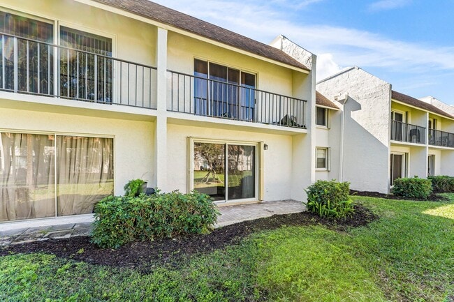 Building Photo - 2905 SW 22nd Ave