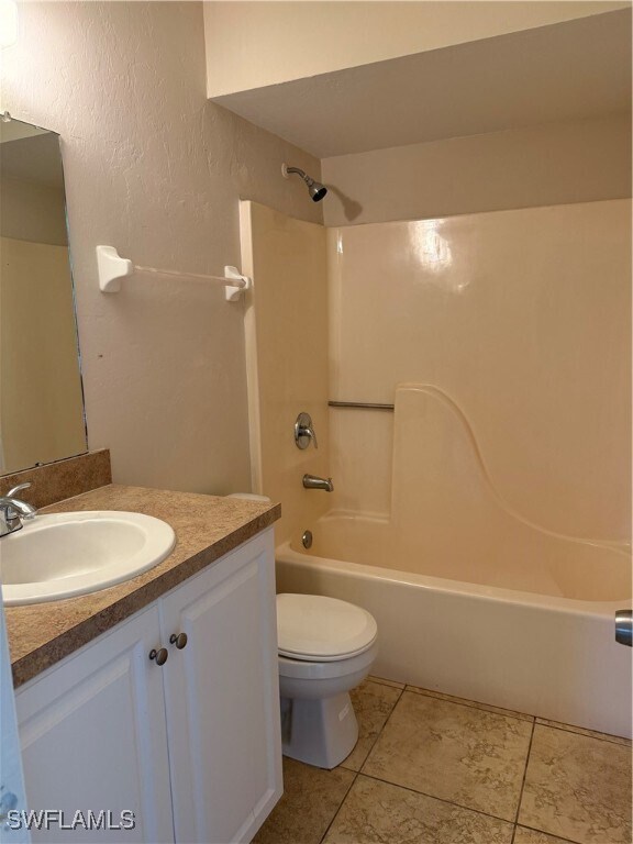 Building Photo - 825 SW 37th Terrace